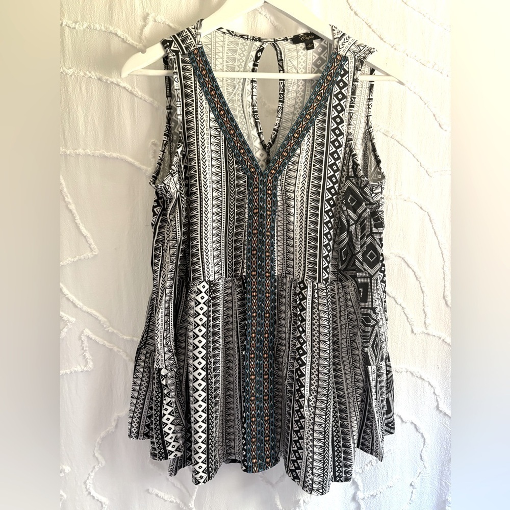 Cupio Boho Tribal Print Cold Shoulder Bell Sleeve Top L